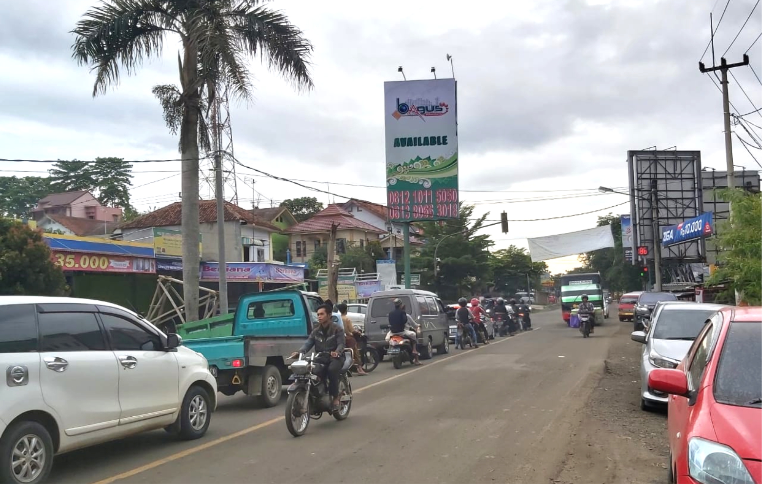 Jl. Soekarno Hatta Lampu Merah Sumur Buang